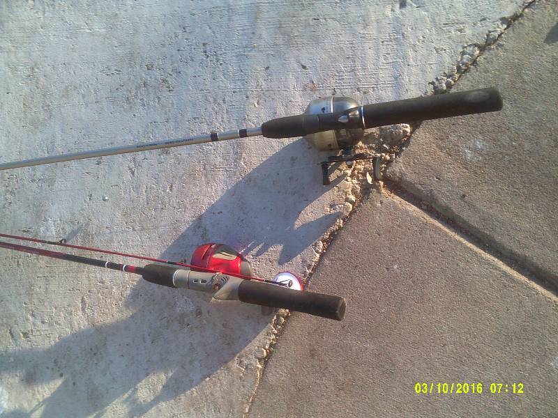 2 NEWER RODS AND CLOSED FACED REELS