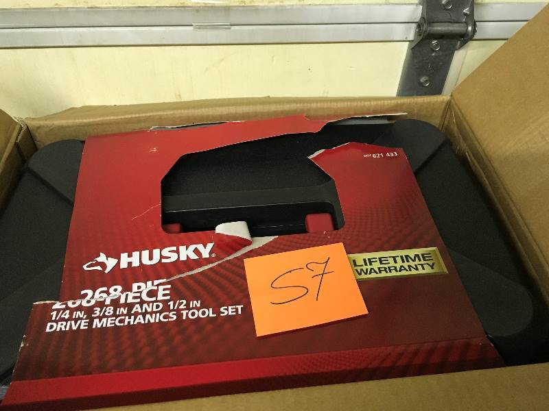 lot 57 image: Husky 268 Piece 14, 38 and 12 Drive Mechanics Tool Set not used