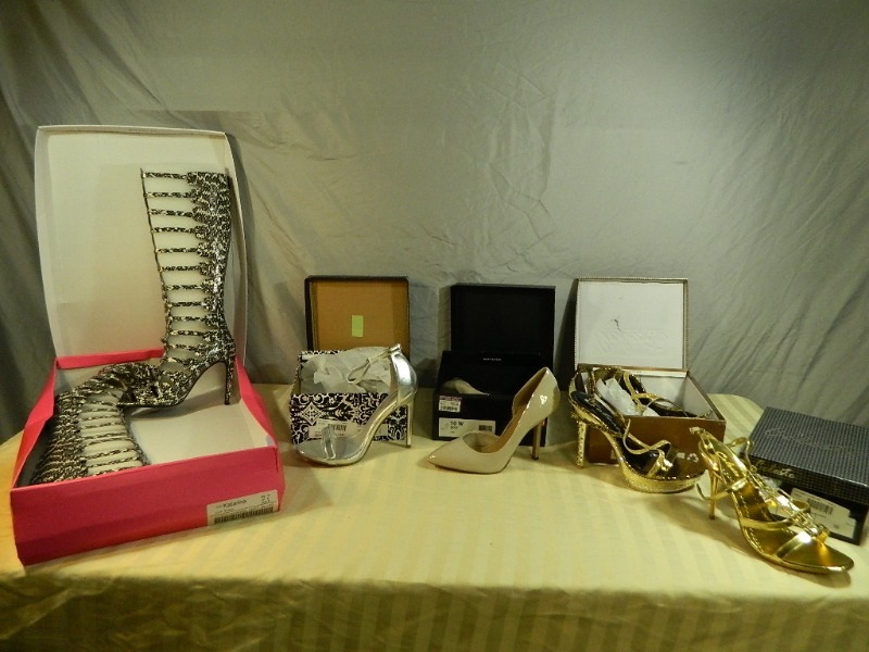 lot 23 image: 5 Pairs of Womens Shoes