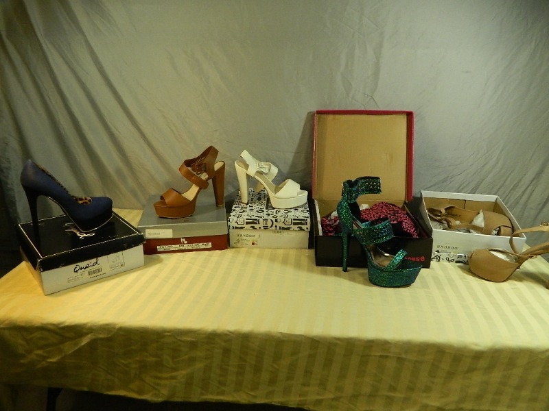 lot 24 image: 5 Pairs of Womens Shoes