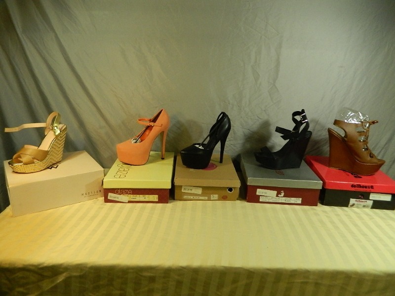lot 25 image: 5 Pairs of Womens Shoes