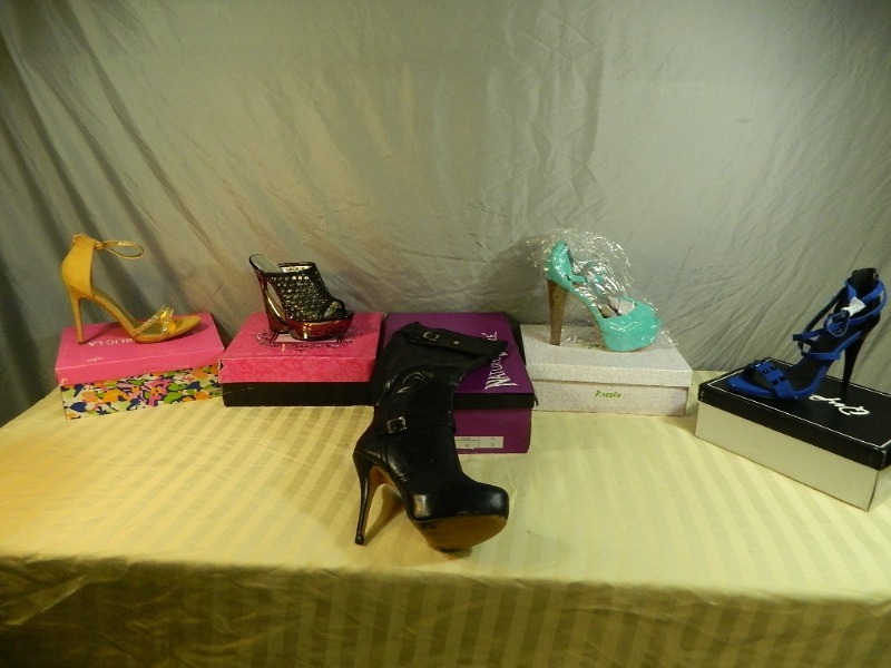 lot 27 image: 5 Pairs of Womens Shoes