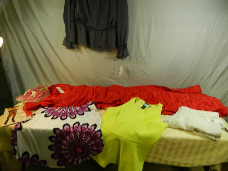 lot 31 image: Womens Clothing