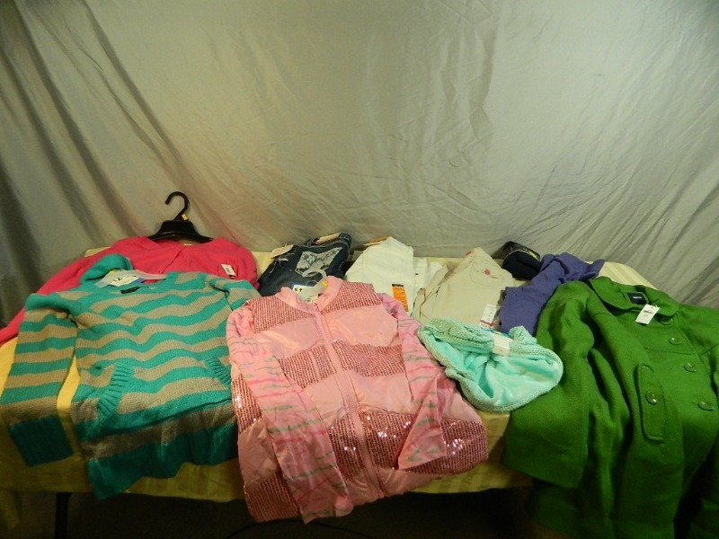 lot 33 image: New Girls Clothing
