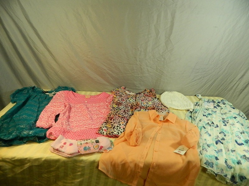 lot 35 image: New Girls Clothing