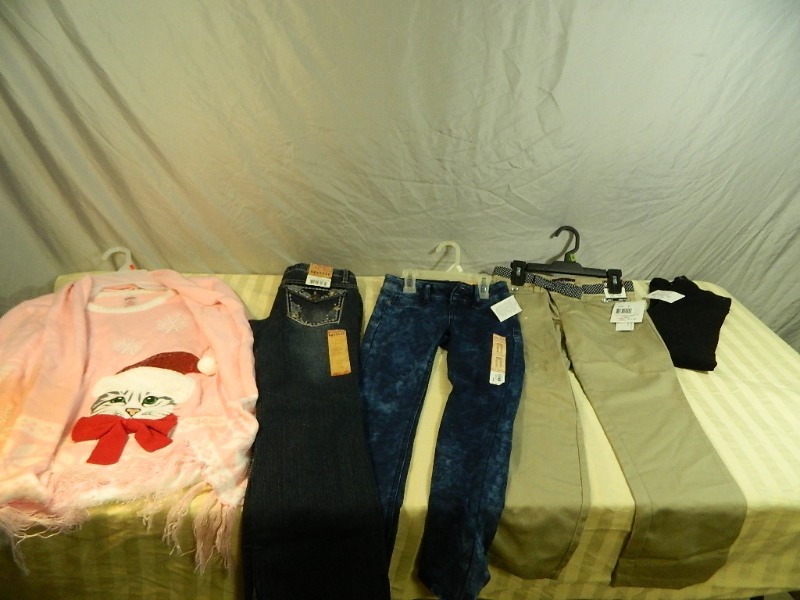 lot 36 image: New Girls Clothing