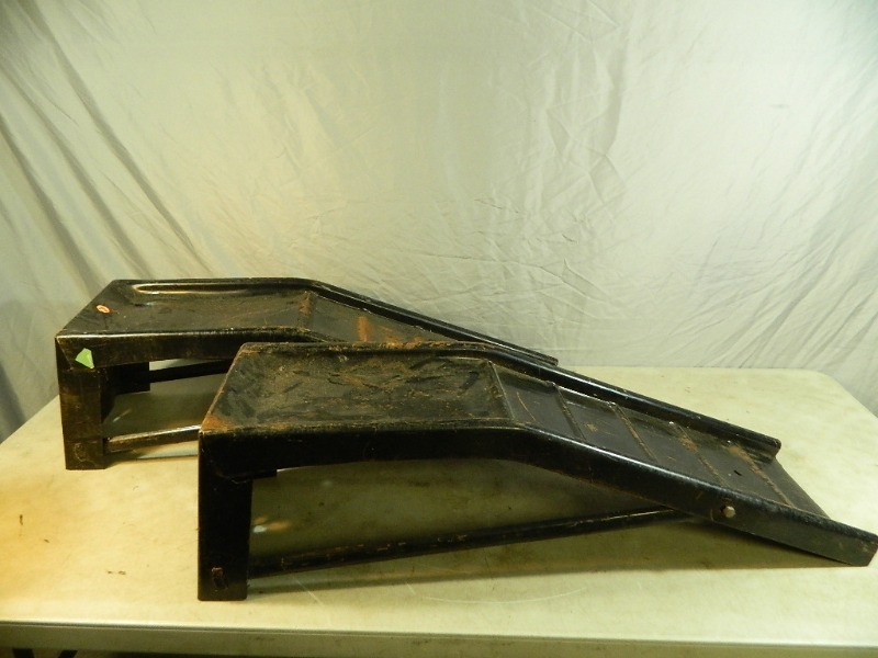 lot 47 image: Pair of Car Ramps