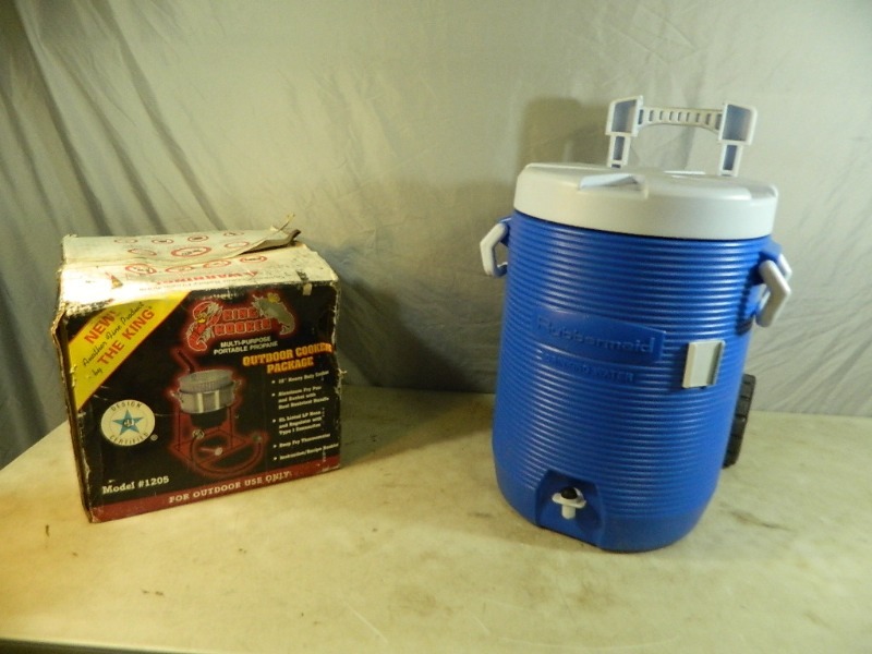 lot 48 image: Outdoor Cooker and Beverage Cooler