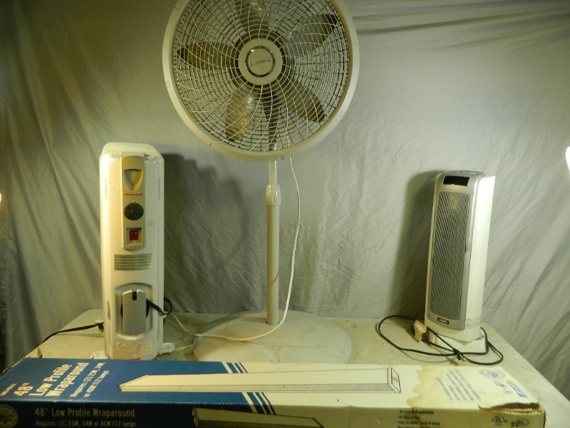 lot 55 image: Light, Heaters, and Fan