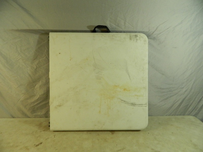 lot 94 image: Folding Poly Table