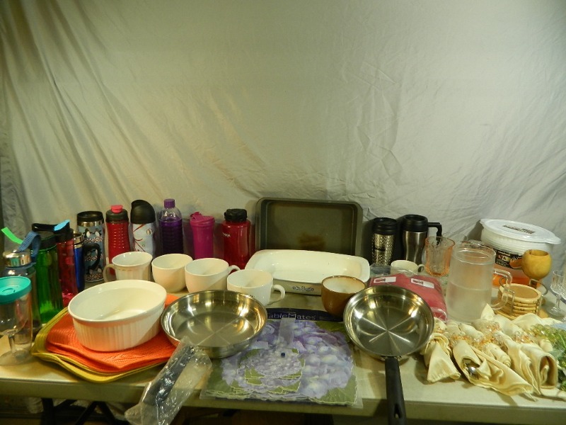 lot 99 image: Kitchen Items