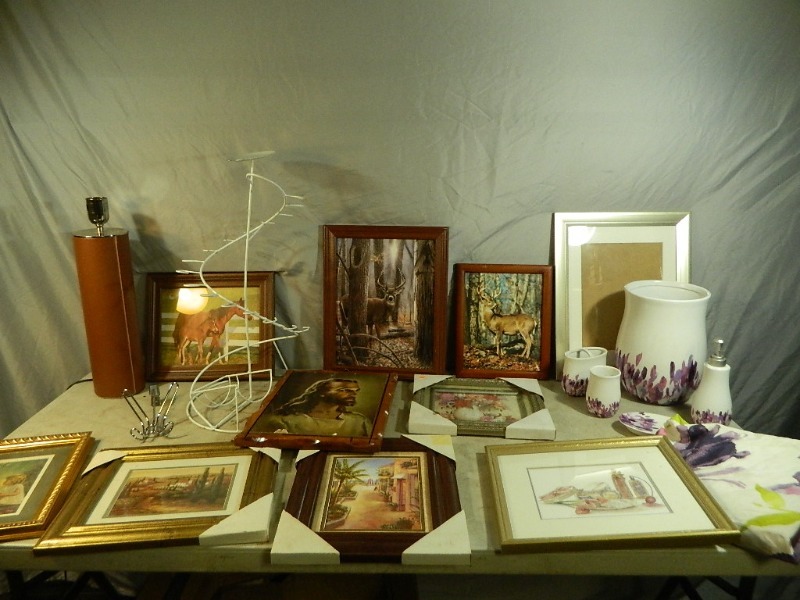 lot 102 image: Bathroom Set, Pictures, More