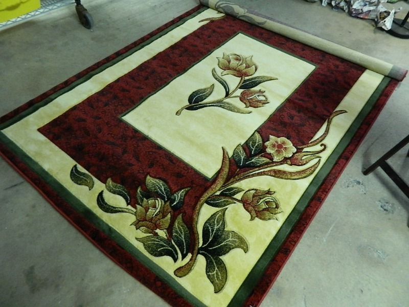 lot 116 image: Nice Area Rug