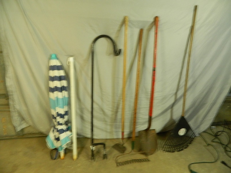 lot 121 image: Long Handle Tools