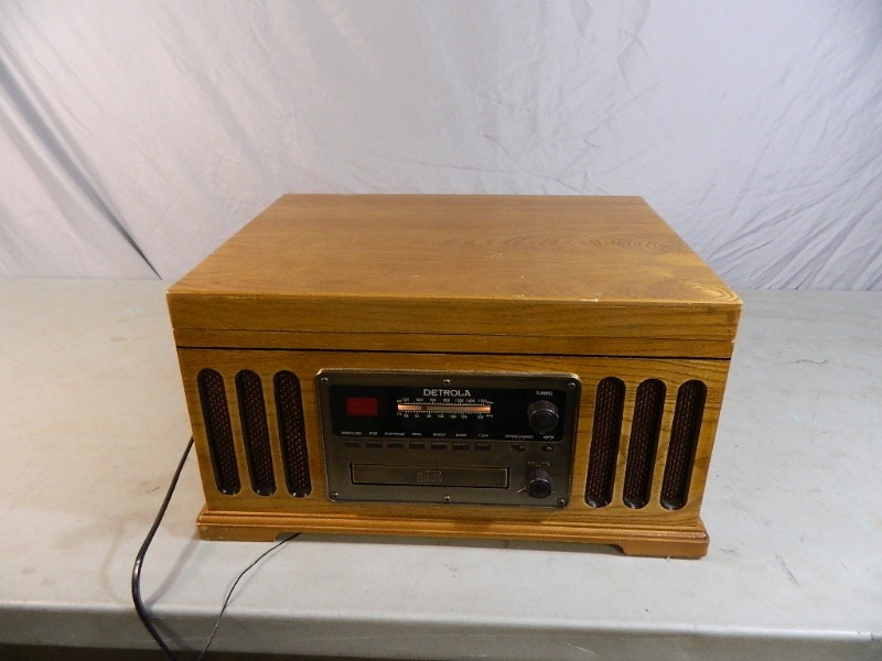 lot 129 image: Detrola Stereo