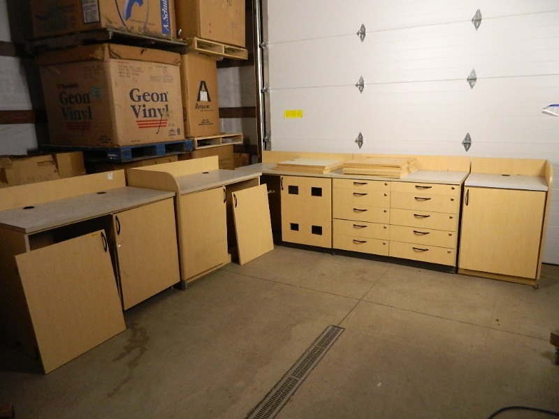 lot 5B image: Commercial Bench  Cabinet Set