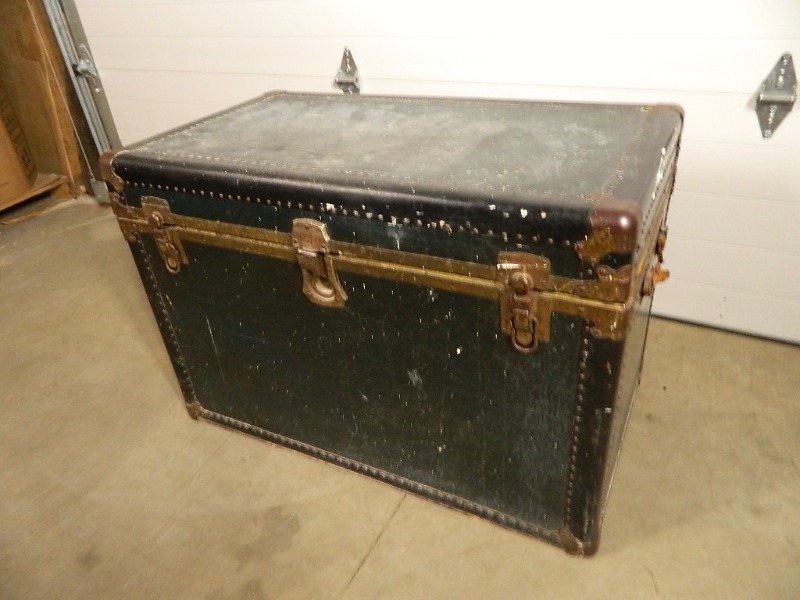 lot 133 image: Vintage Wardrobe Trunk
