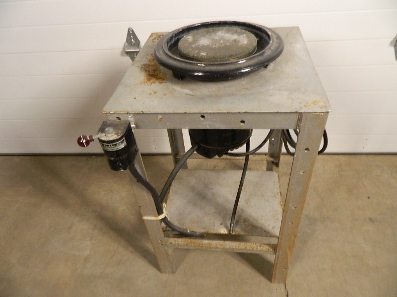 lot 1A image: 2 Speed Pottery Wheel