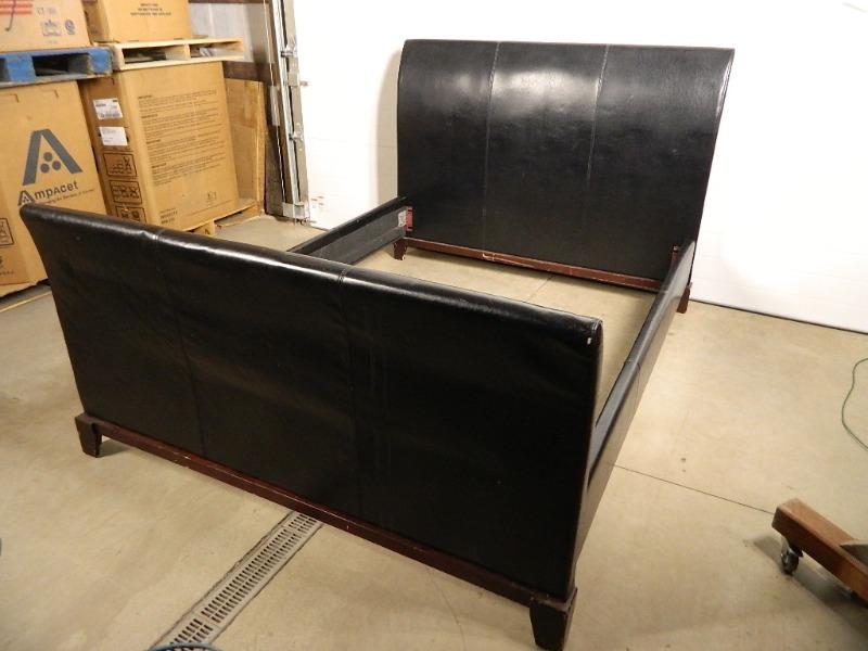 lot 135 image: Queen Size Bed