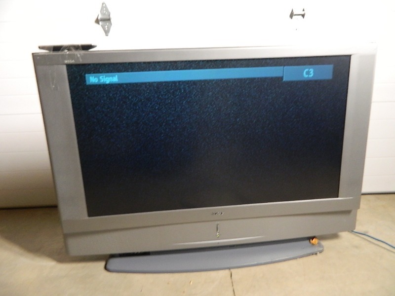 lot 136 image: Sony 50 Inch HD TV