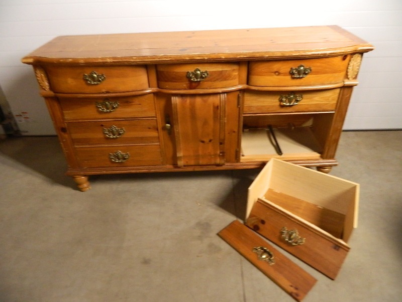 lot 140 image: Large Dresser