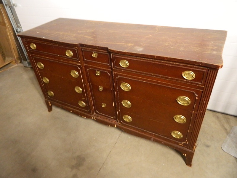 lot 143 image: 12 Drawer Dresser