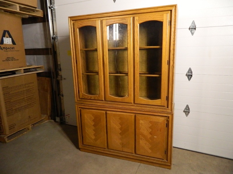lot 144 image: 2 Piece Hutch
