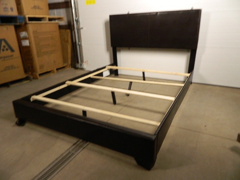 lot 150 image: Queen Size Bed
