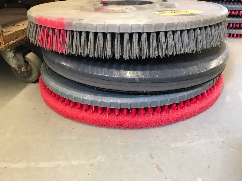 LOT OF 19 SCRUBBER PADS  HOLDERS