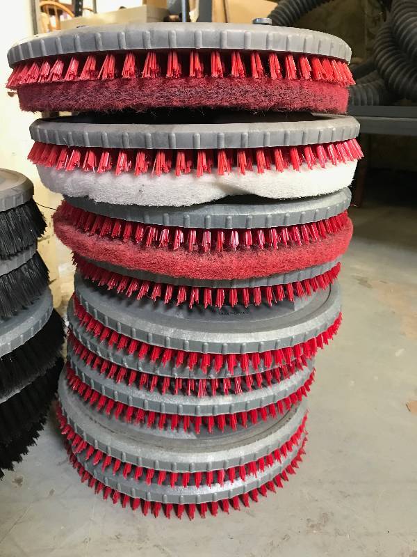LOT OF 14 SCRUBBER PADS  HOLDERS