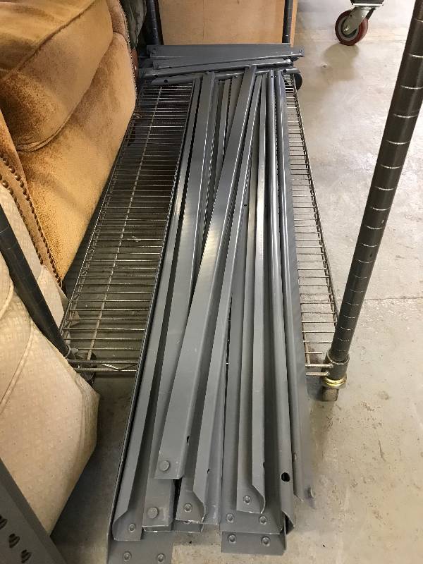 TEAR DROP ADJUSTABLE SHELVING