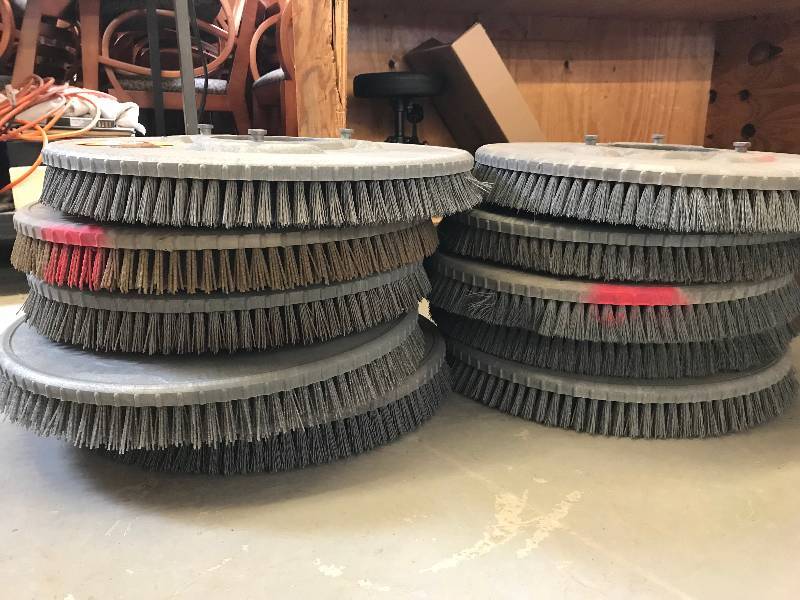 LOT OF 19 SCRUBBER PADS  HOLDERS