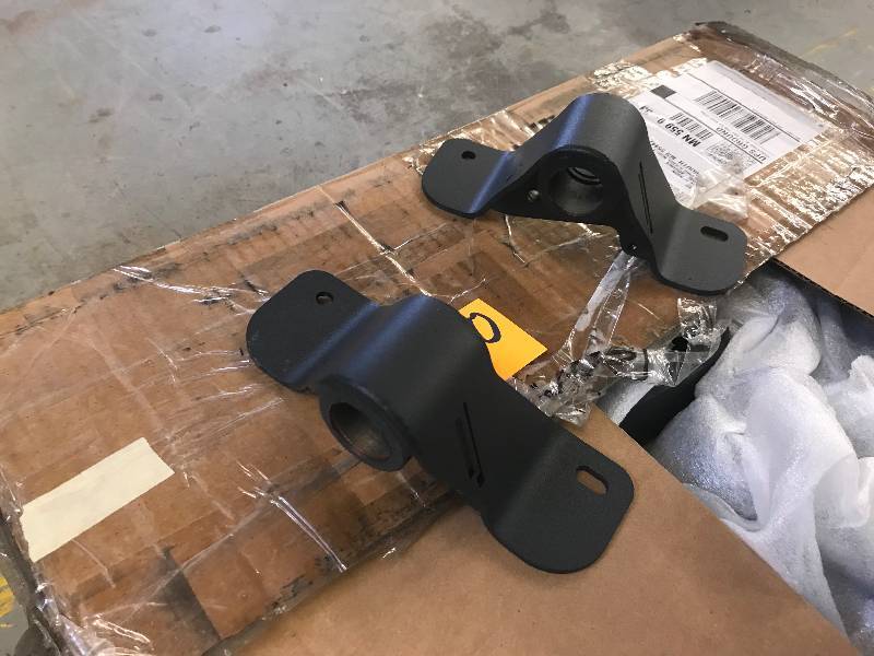 LOT OF METAL BRACKETS