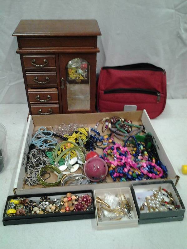 Jewelry Box, Assorted Jewelry (Some Vintage Tie Bars & Clip Earrings)