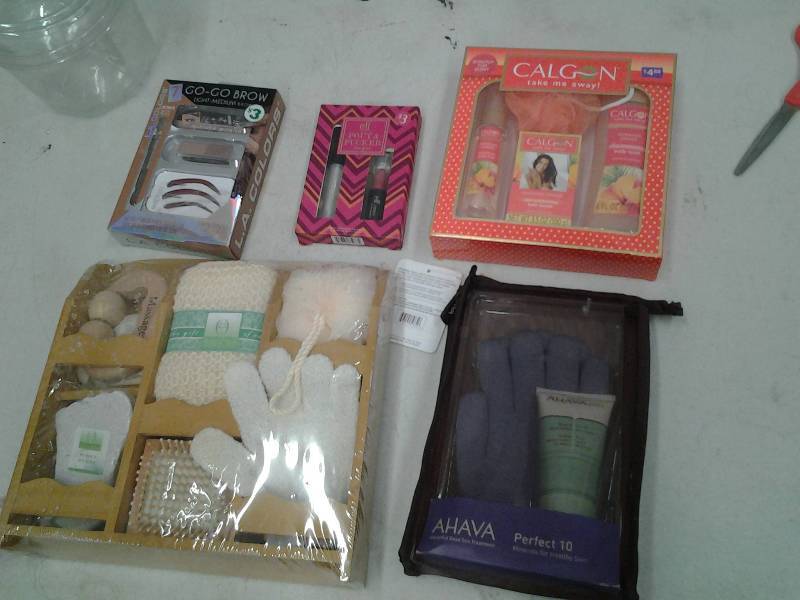 Lot Of NEW Bath, Body Make-Up Sets