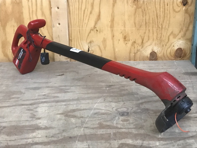 lot 33 image: Toro 8 Cordless Grass Trimmer, Cha...