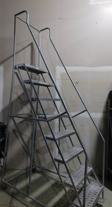 Industrial 8 Step Rolling Ladder