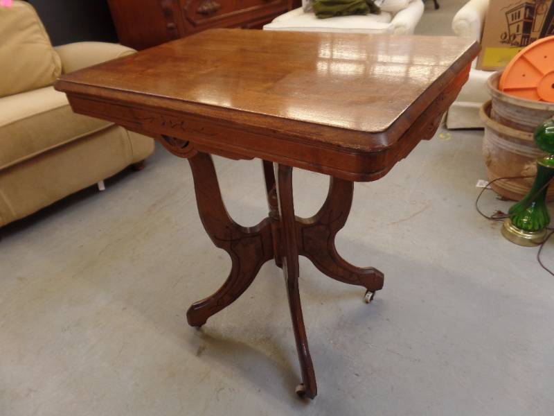 ANTIQUE ROLLING ACCNET TABLE
