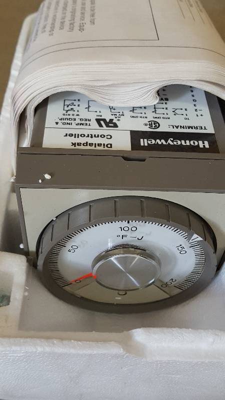 lot 84 image: Honeywell Dialapak Controller