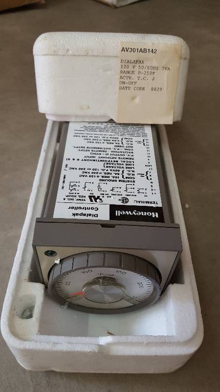 lot 85 image: Honeywell Dialapak Controller