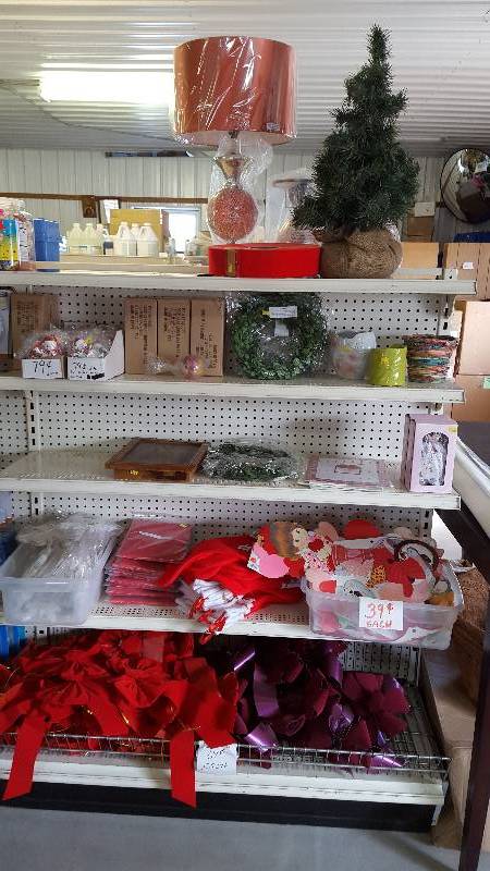 lot 100 image: Christmas Items