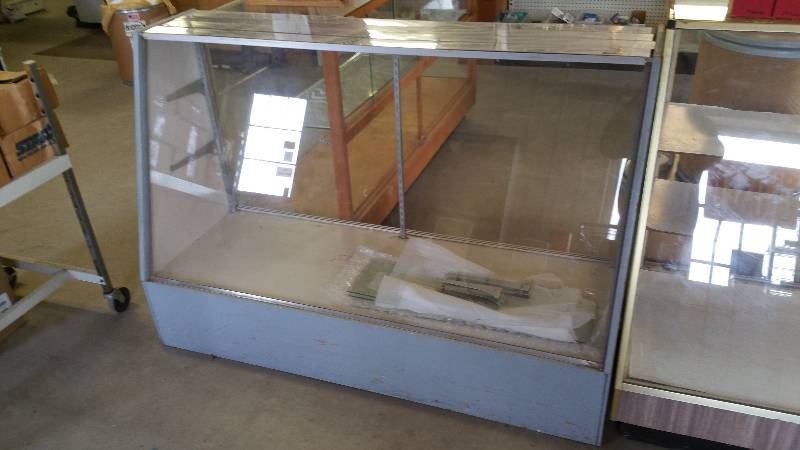 lot 3 image: Glass Display Counter  Case
