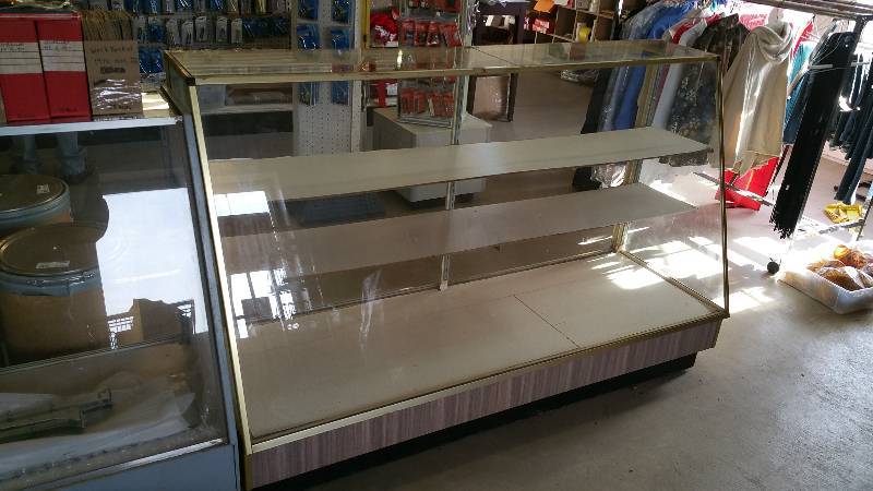 lot 4 image: Glass Display Counter  Case
