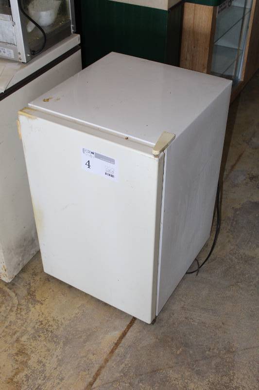 lot 4 image: Sears Mini Refrigerator