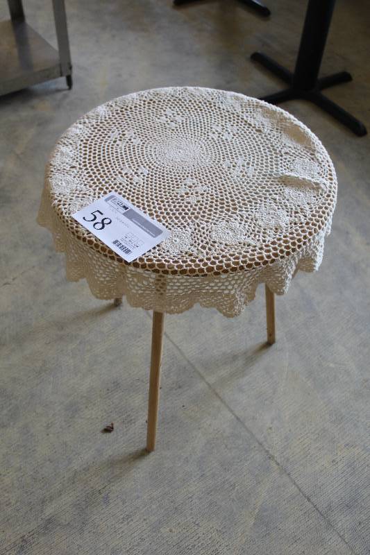 lot 58 image: 3-Leg Table