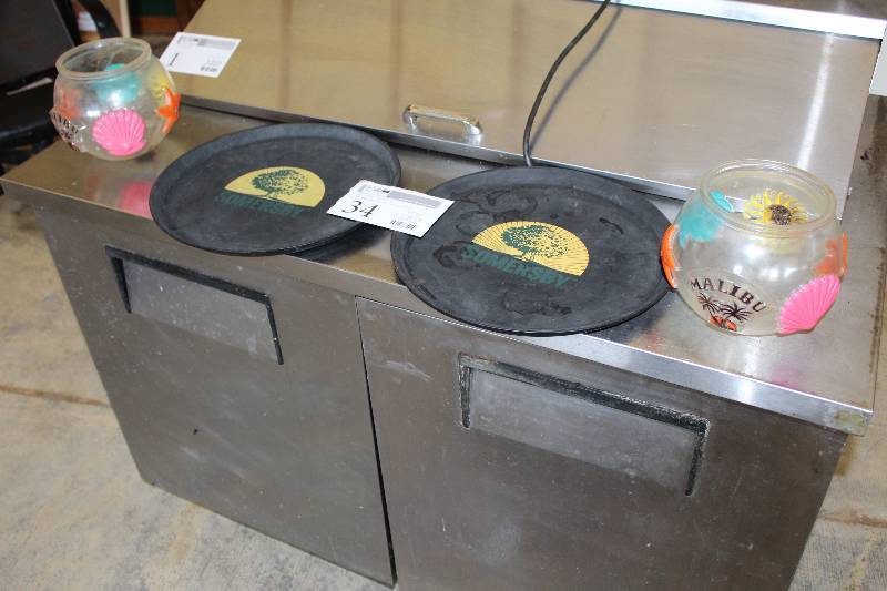lot 34 image: Lot of (4) Kitchenware - 2) Serving Trays, 2) Malibu Rum Plastic Containers