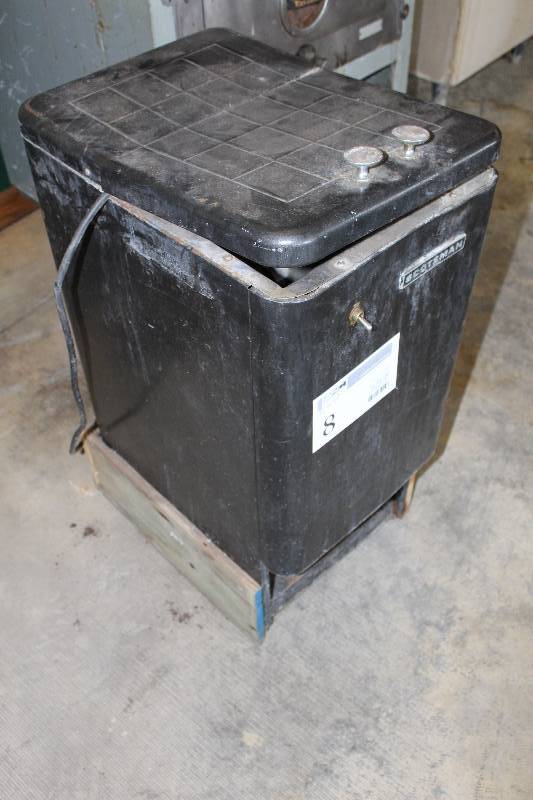 lot 8 image: Scotsman Commercial Ice Maker