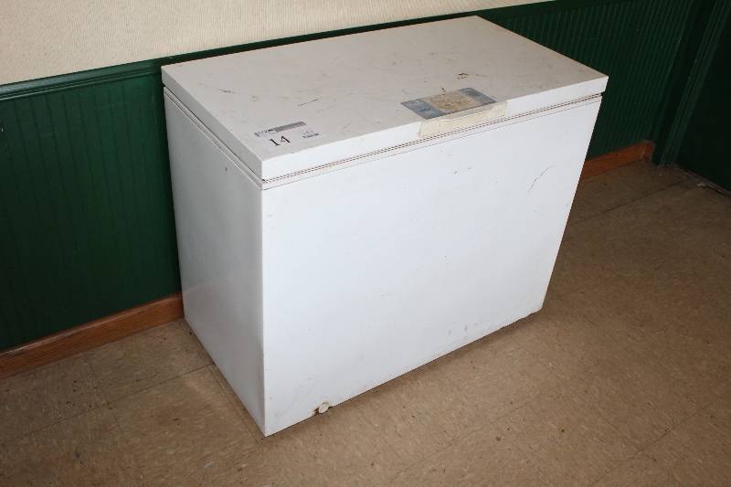 lot 14 image: Whirlpool Chest Freezer