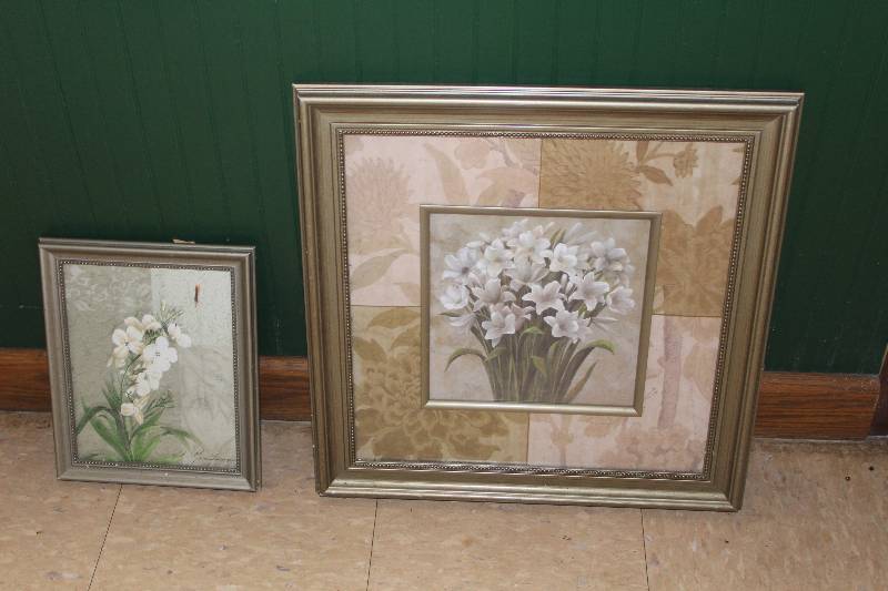 lot 103 image: Lot of (2) Framed Wall Art - Flowers