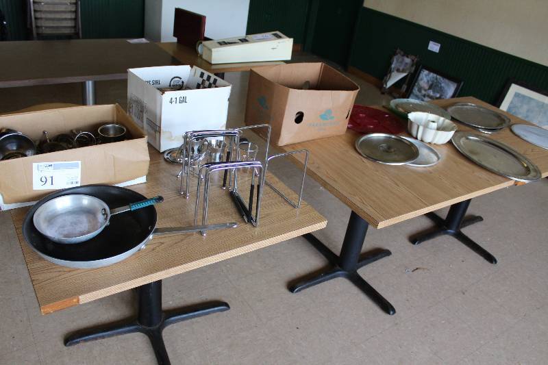 lot 91 image: Lot of (3) Boxes of Kitchenware - Pans, Covers